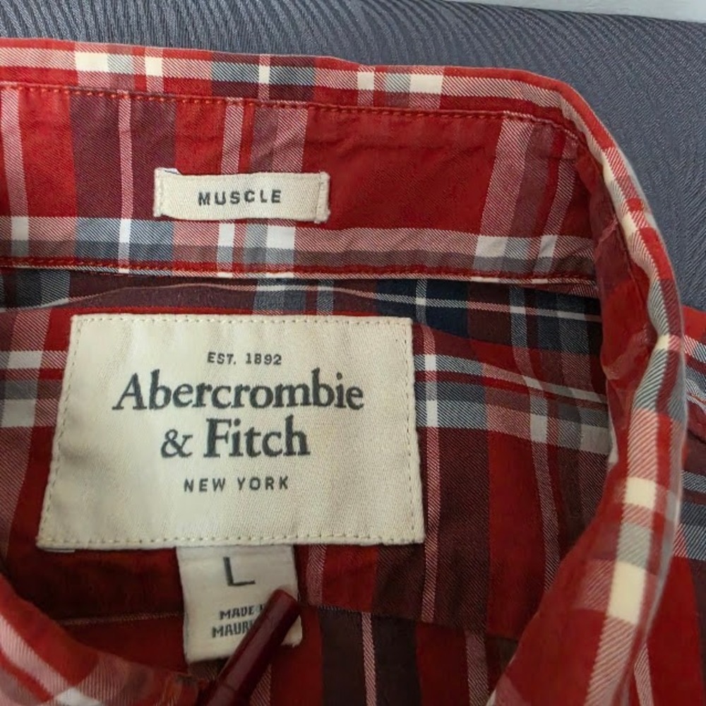 Abercombie and Fitch Mens Large Red Black Plaid Button Up Long Sleeve Muscle Fit - Picture 2 of 6